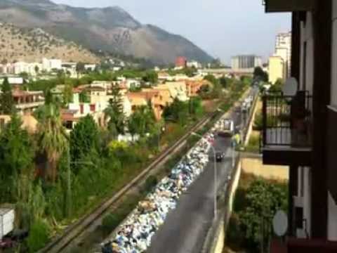 Emergenza Rifiuti a Palermo: una colonna d'immondizia