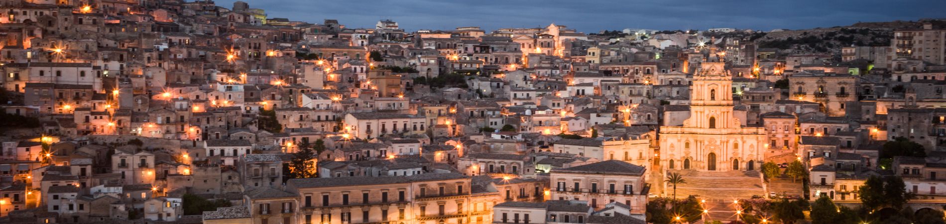 Modica – Barockstadt im Tal mit Treppe zur Kathedrale San Giorgio