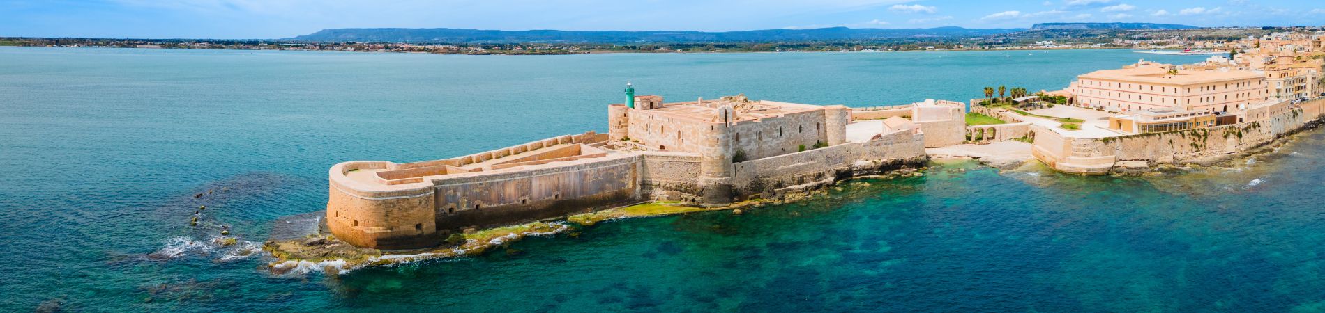 Syrakus – Altstadtinsel Ortigia mit Barockarchitektur und Meer