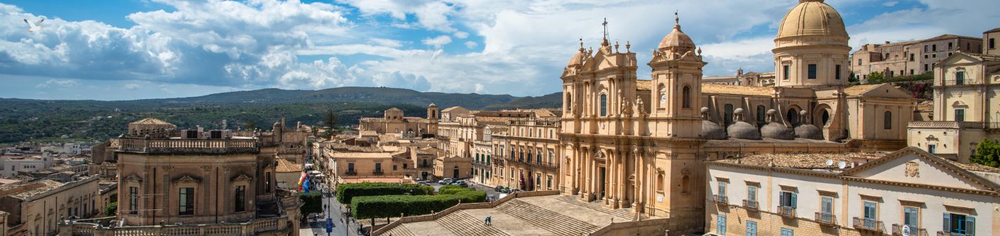 Noto: barocke Prachtstraße mit Kathedrale im Val di Noto