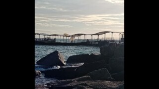 Lipari rialzati ! #lipari #mareggiate #danni #protezionecivile Lipari rialzati ! #lipari #mareggiate #danni #protezionecivile