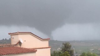 Meteo diretta Sicilia - Grosso tornado nella valle di Noto Meteo diretta Sicilia - Grosso tornado nella valle di Noto