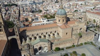 Palermo Cathedral is the cathedral church. Areal Views by DRONE! - Palermo Italy - ECTV Palermo Cathedral is the cathedral church. Areal Views by DRONE! - Palermo Italy - ECTV